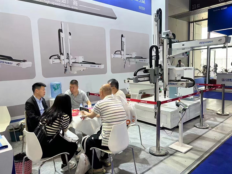 Ningbo SHIP Intelligent Technology participated in Chinaplas 2023, and its robotic manipulator ignited new momentum in the industry